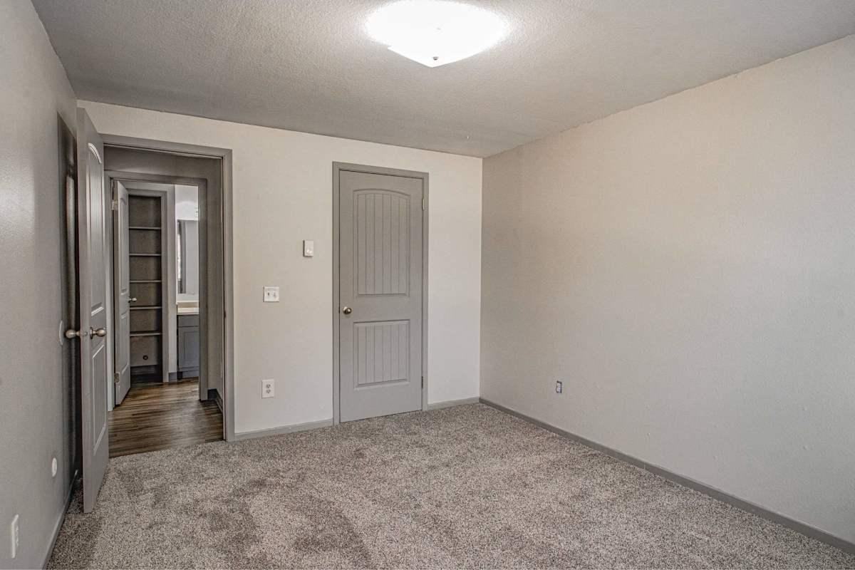 5453 W Franklin Rd - Photo 6 of 18