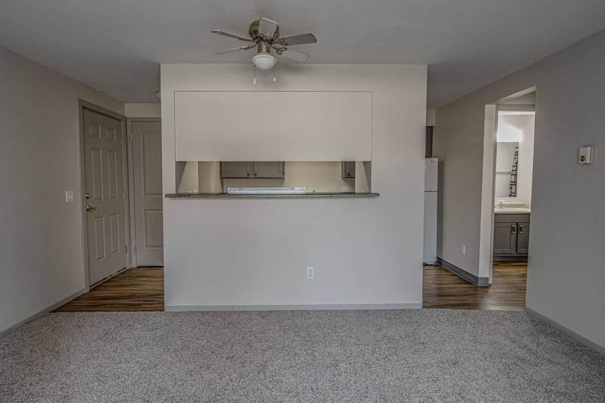 5453 W Franklin Rd - Photo 4 of 18