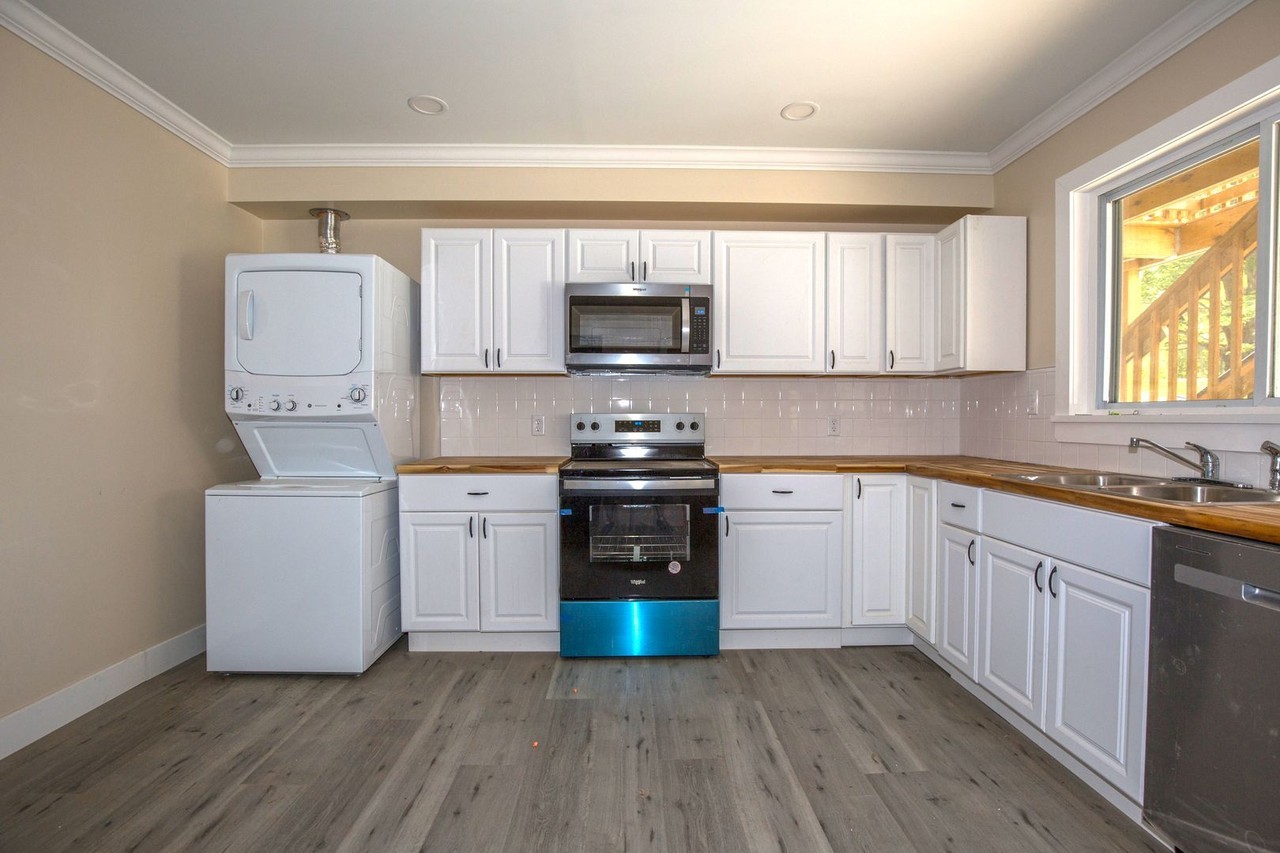 360 East St - Photo 2 of 23