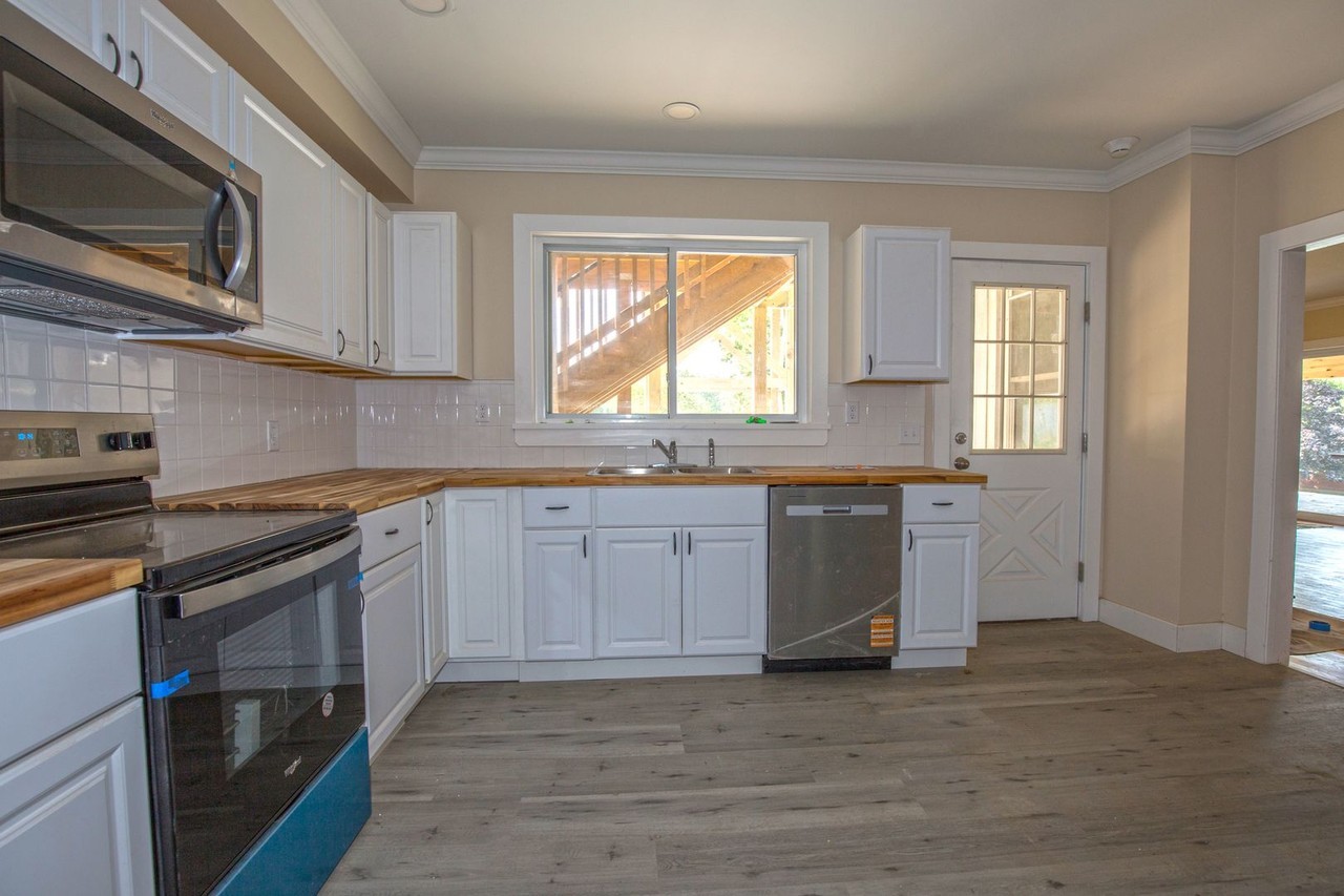 360 East St - Photo 3 of 23