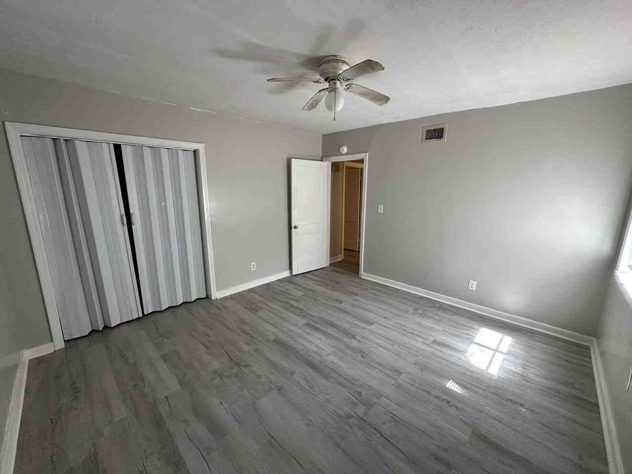 332 Melbourne Rd - Photo 4 of 7