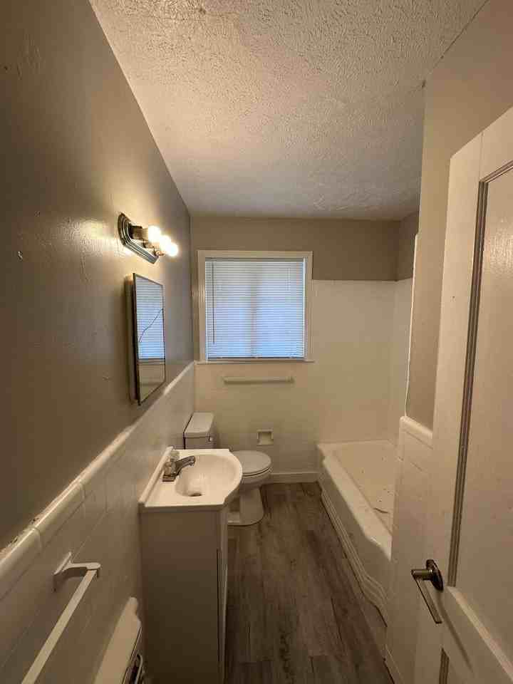 332 Melbourne Rd - Photo 5 of 7