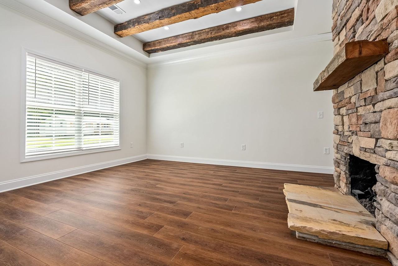 327 Byrd St - Photo 4 of 28