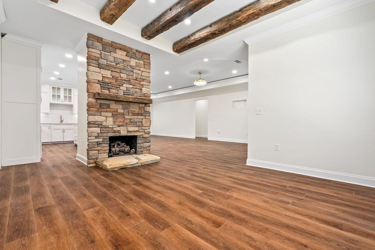 327 Byrd St - Photo 5 of 28