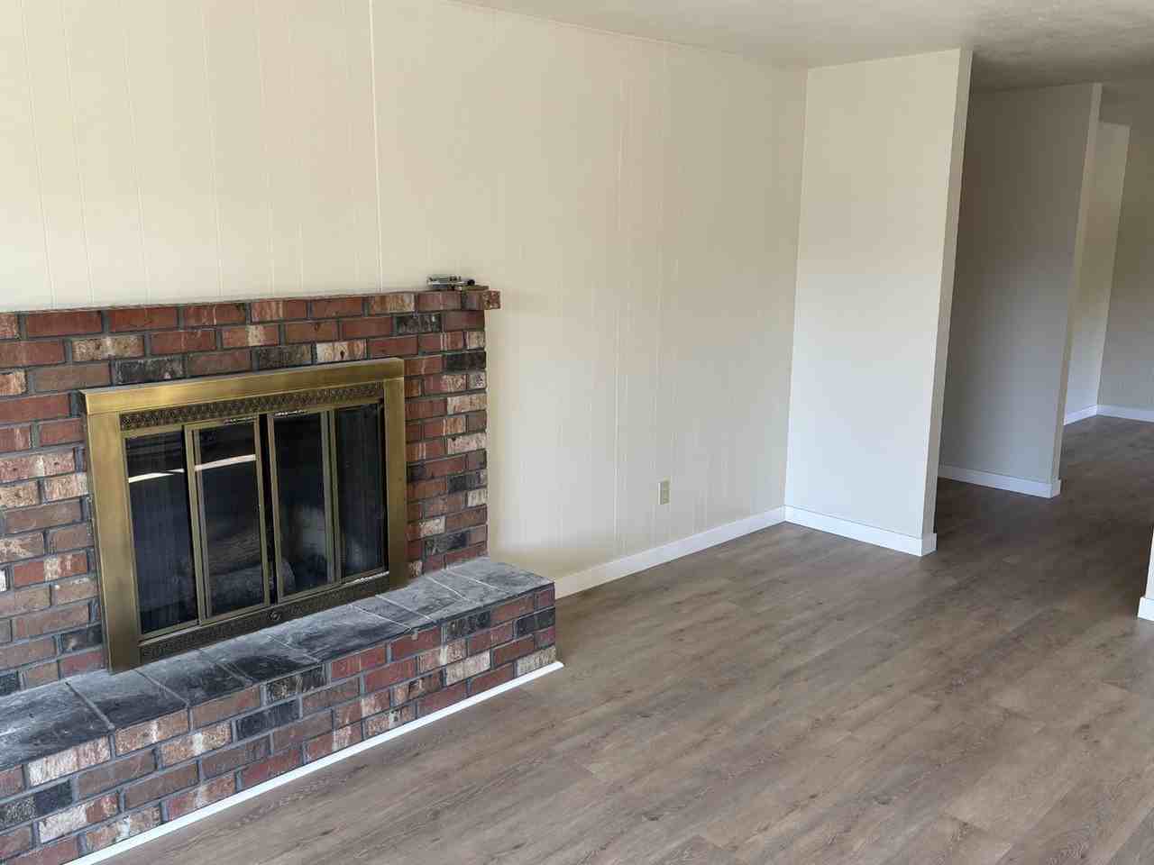 1188 Ne Lincoln St - Photo 2 of 11