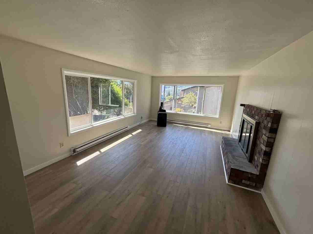 1188 Ne Lincoln St - Photo 4 of 11