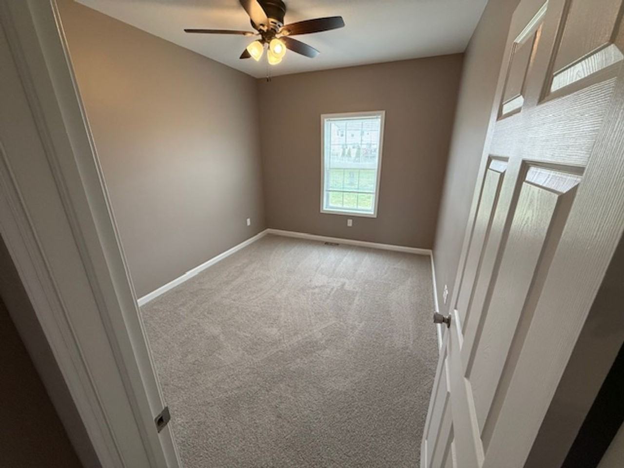 729 Debates St - Photo 3 of 6