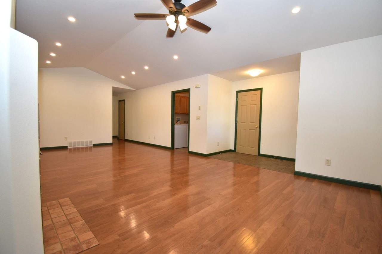 502 Sanders Ave - Photo 4 of 28