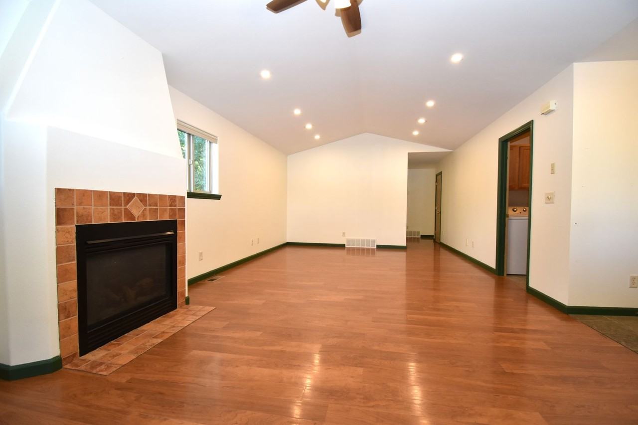 502 Sanders Ave - Photo 5 of 28