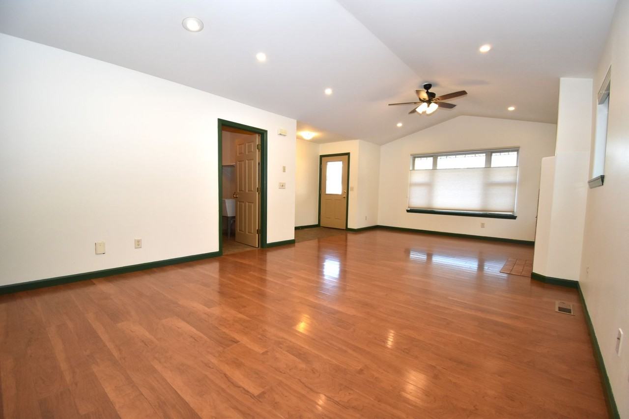 502 Sanders Ave - Photo 6 of 28
