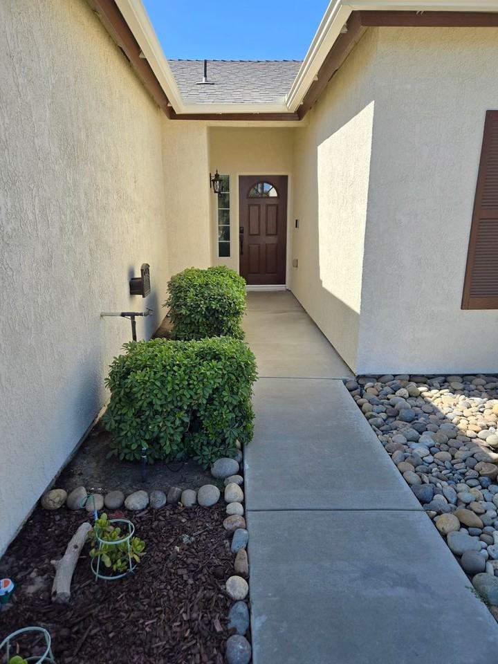 1565 Linden St - Photo 3 of 23