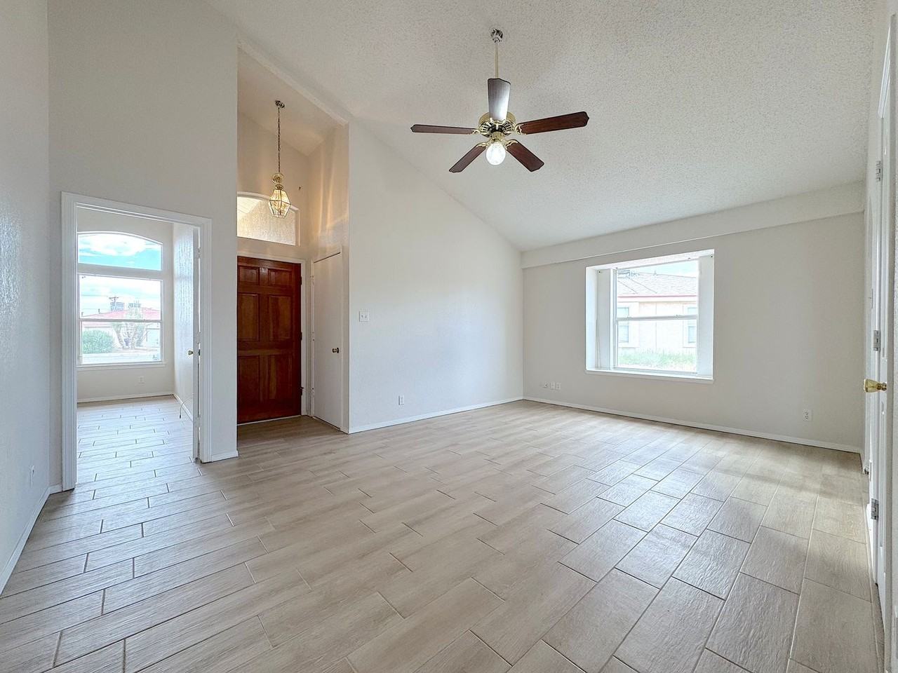 11813 Kings Arms Ct - Photo 3 of 15
