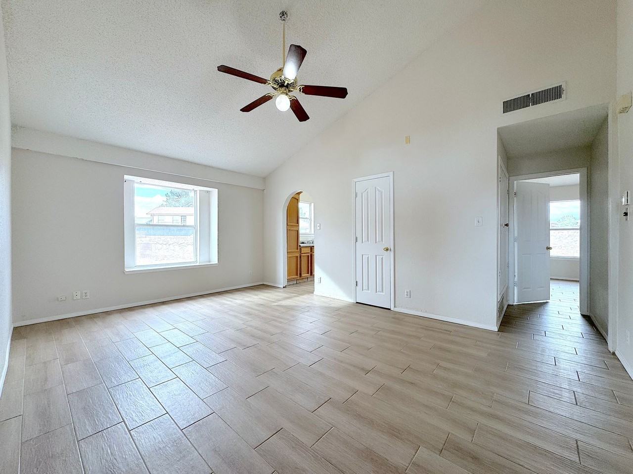 11813 Kings Arms Ct - Photo 4 of 15