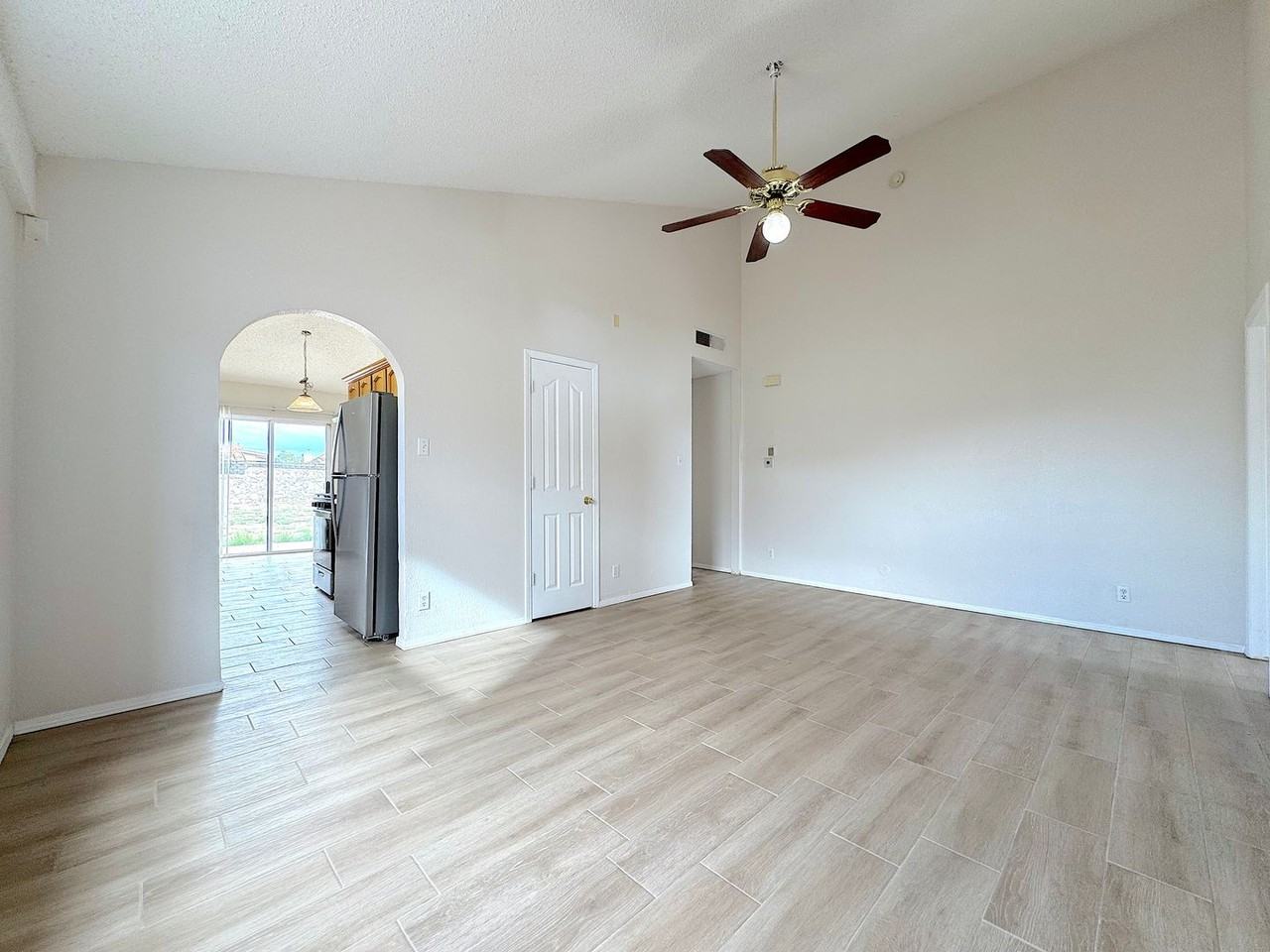 11813 Kings Arms Ct - Photo 5 of 15
