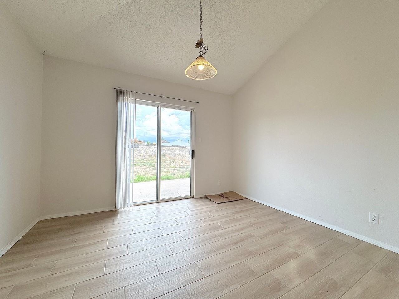 11813 Kings Arms Ct - Photo 7 of 15