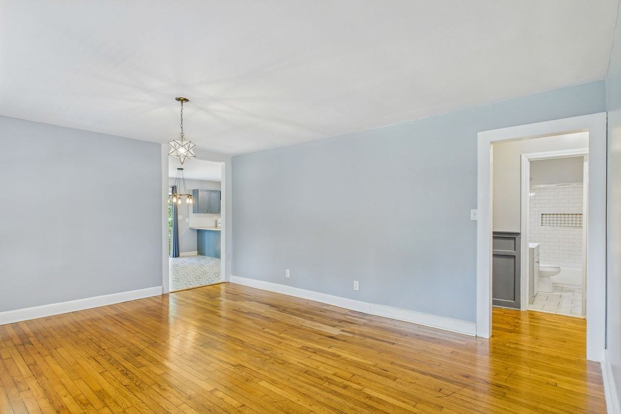 111 111 & 111A Drewsbury Drive - Photo 2 of 40