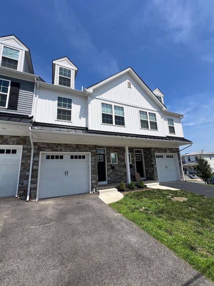 403 Hurst St - Photo 2 of 50