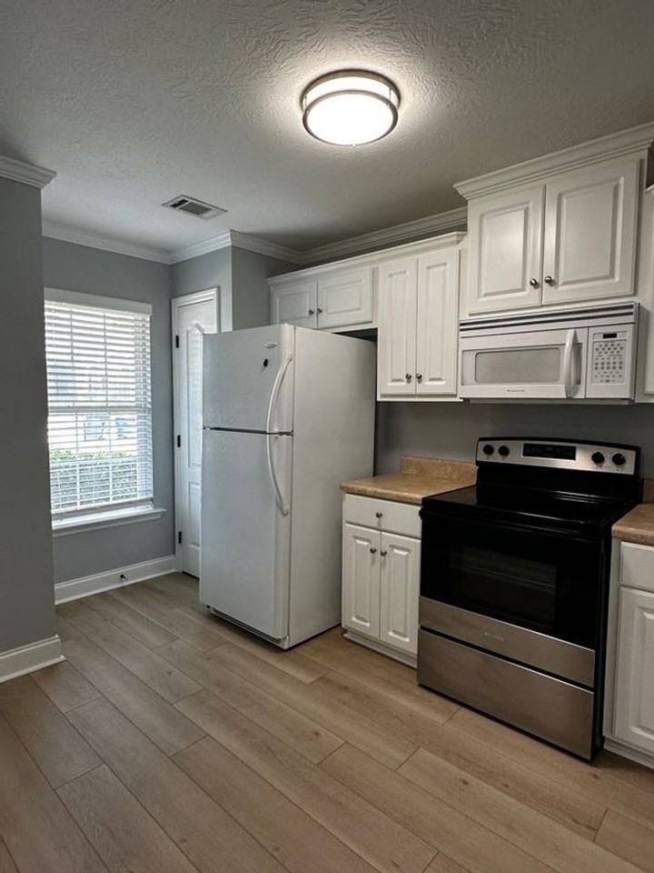 2120 Whitney South Dr - Photo 5 of 22