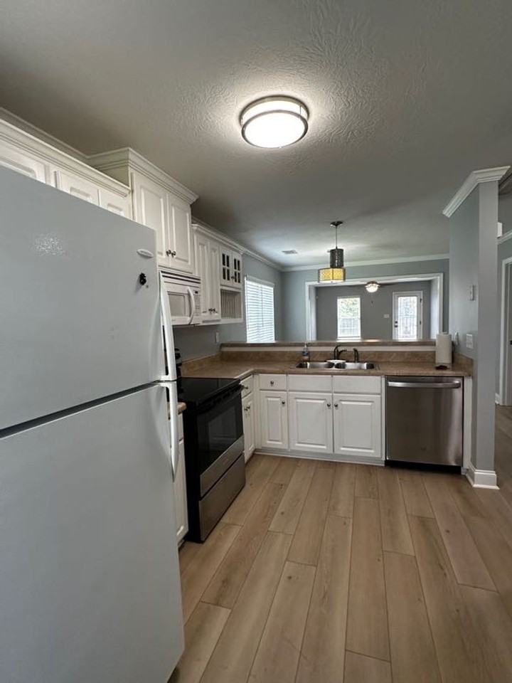 2120 Whitney South Dr - Photo 6 of 22