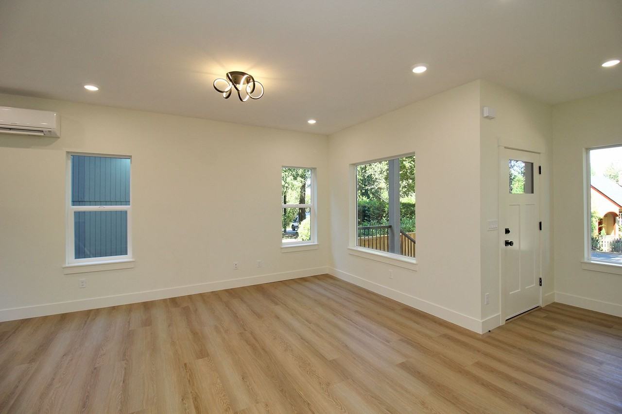 4660 Southwest Fairvale Court - Photo 4 of 31