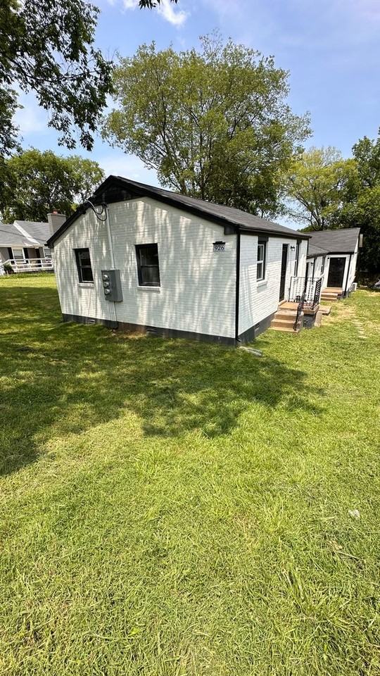 926 32nd Ave N - Photo 3 of 25