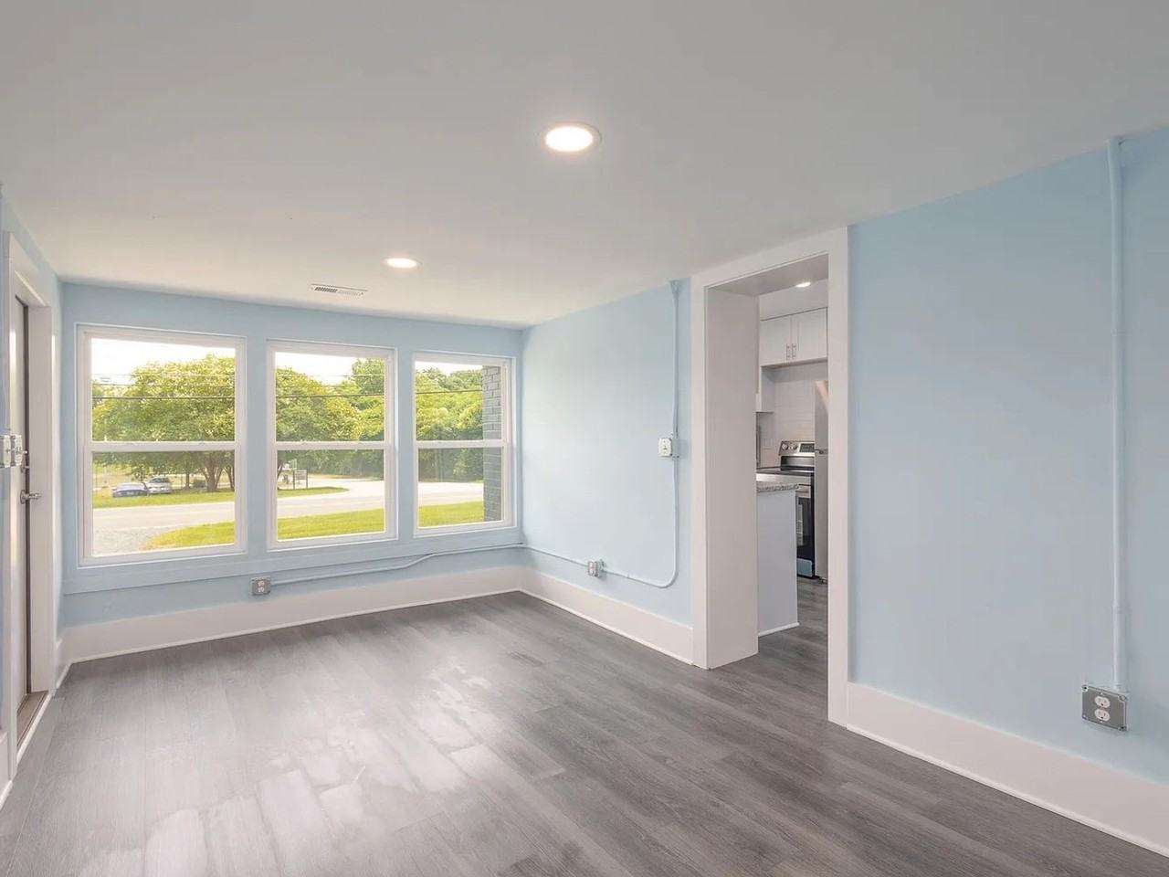 1917 Tucker St - Photo 5 of 24