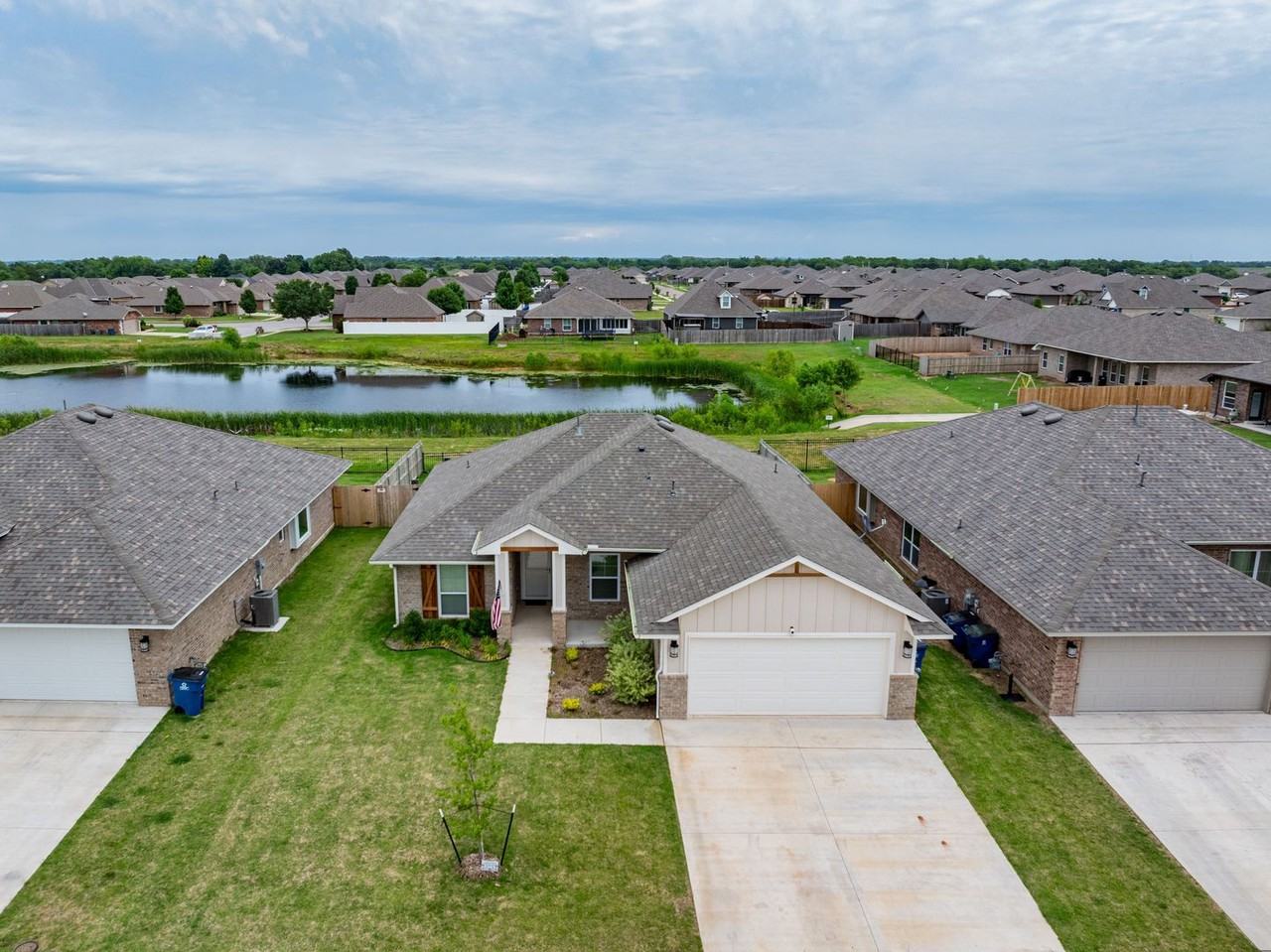 1712 Bloomington Ct - Photo 2 of 23