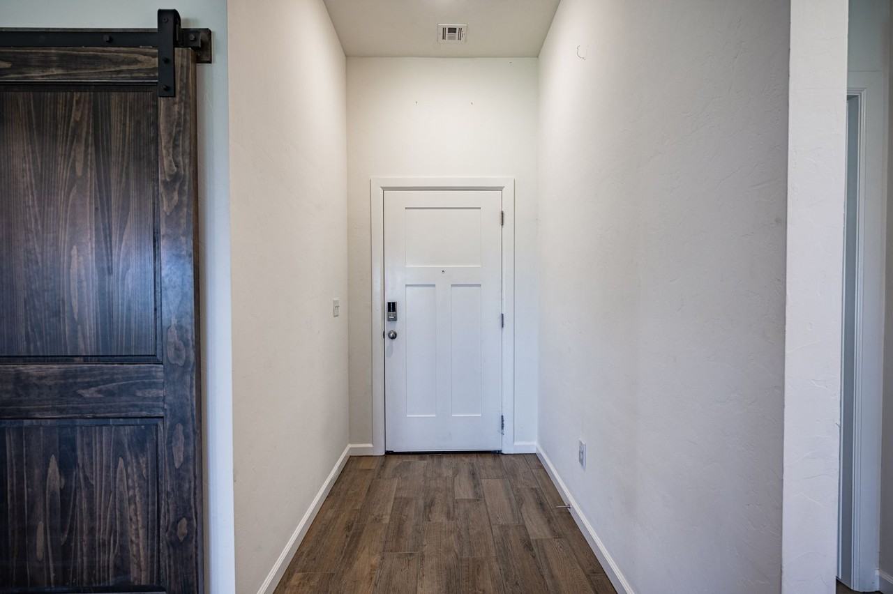 1712 Bloomington Ct - Photo 3 of 23