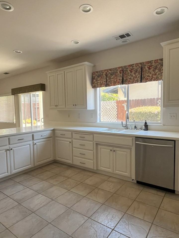 1478 Blueberry Ave - Photo 3 of 11