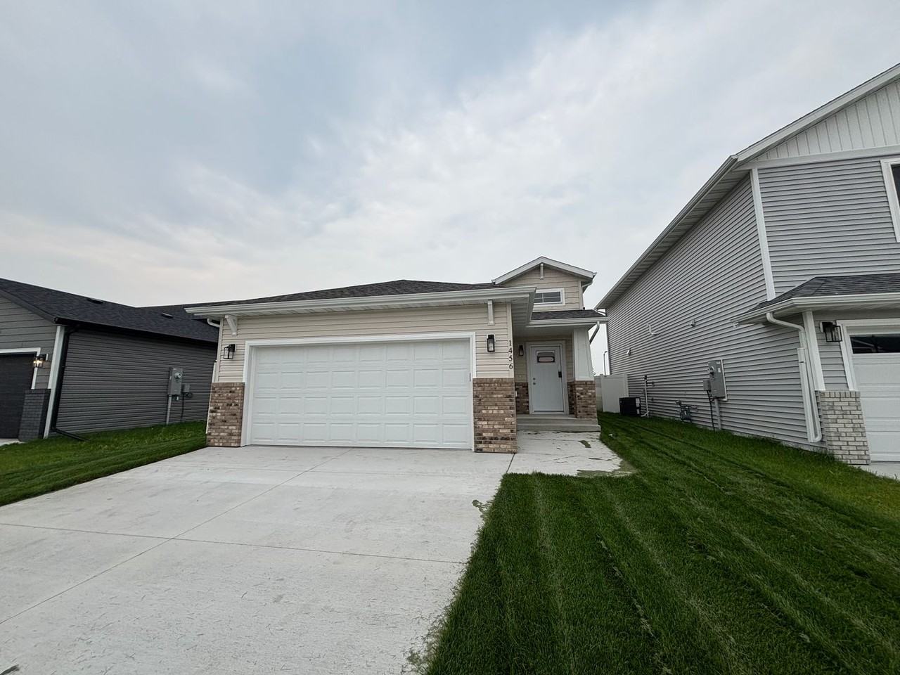 1456 69th Ave S - Photo 2 of 15