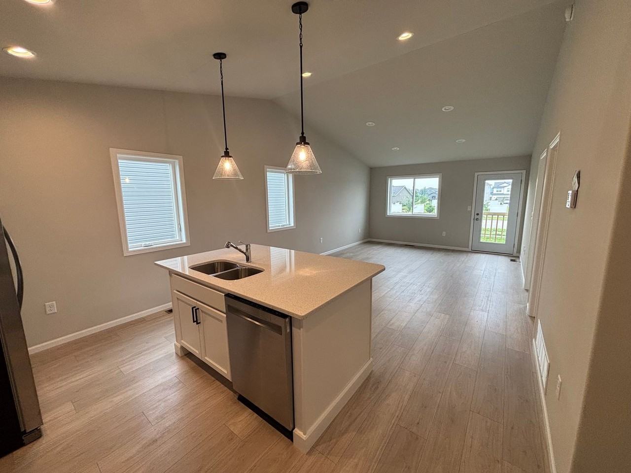 1456 69th Ave S - Photo 4 of 15