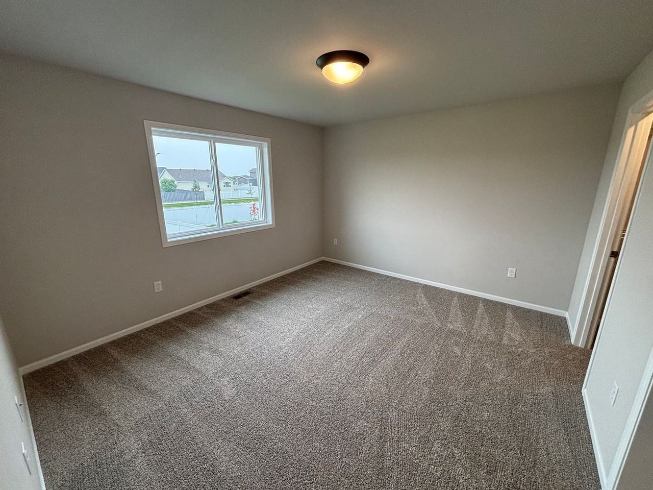 1456 69th Ave S - Photo 5 of 15