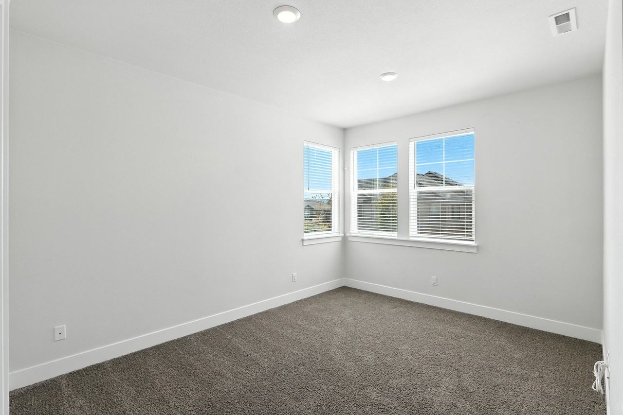 14398 Sw 165th Ave - Photo 4 of 23