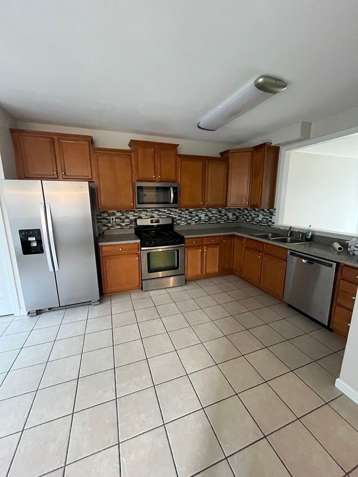 10554 Cherry Grove Ct - Photo 3 of 30