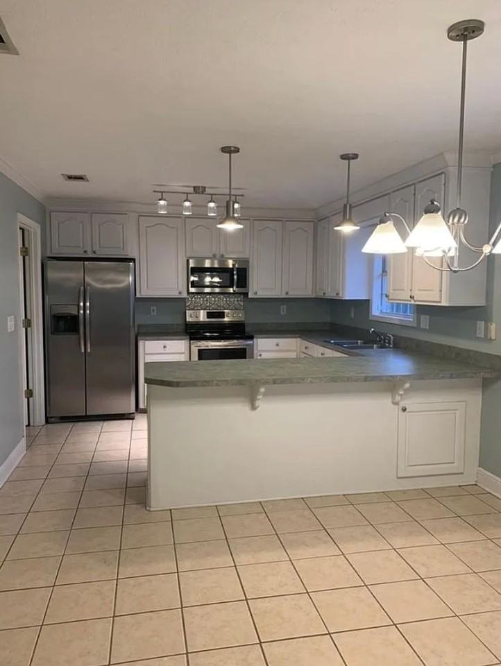 135 Appleridge Dr - Photo 2 of 9