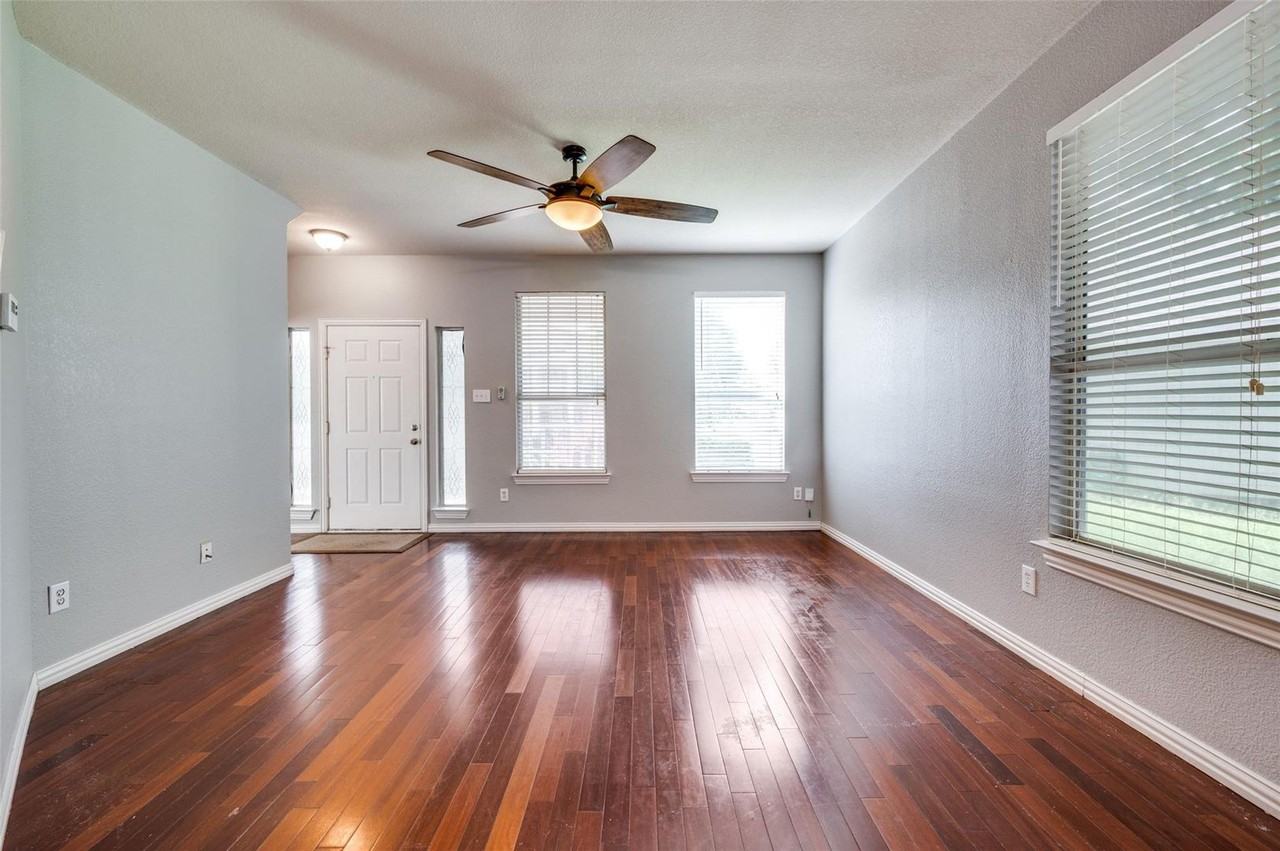 9801 Cedarcrest Dr - Photo 3 of 23