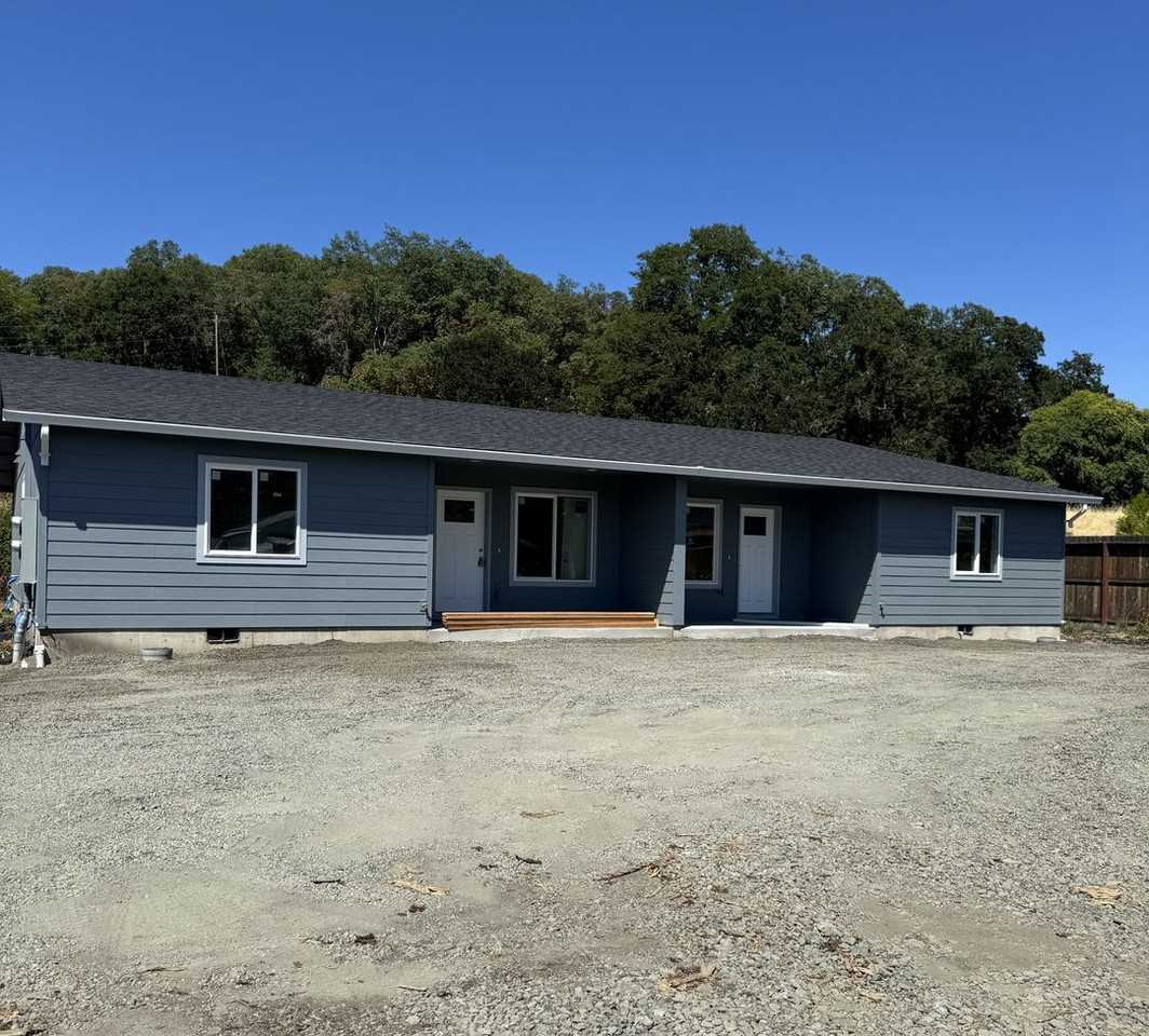 508 508 & 510 SE Housley Ave - Photo 2 of 14