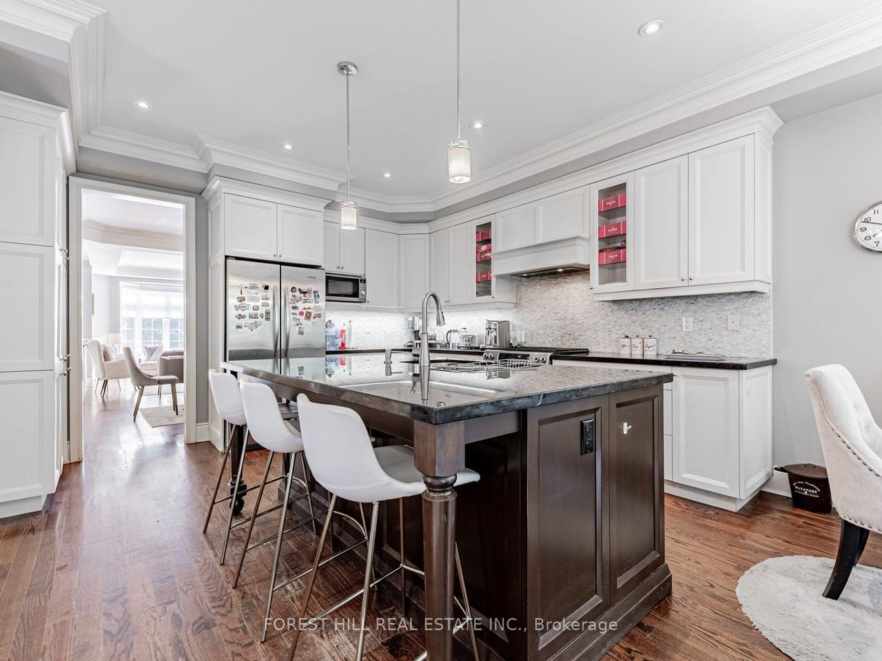 19 Leona Drive - Photo 3 of 32