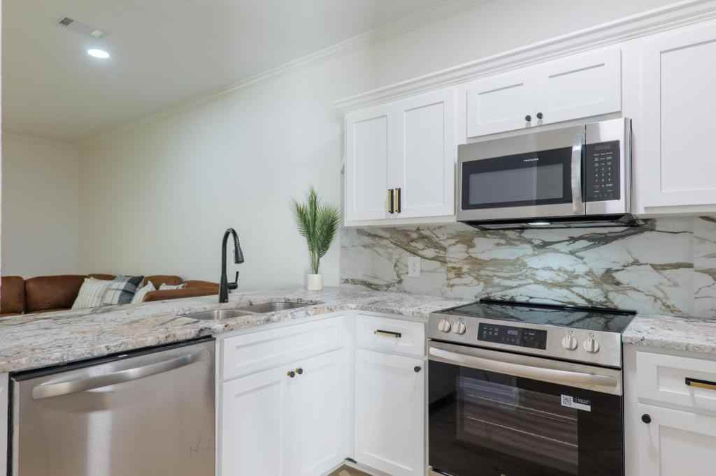 1412 Sustella Ave - Photo 4 of 41