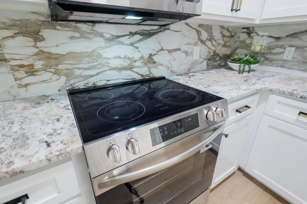 1412 Sustella Ave - Photo 5 of 41