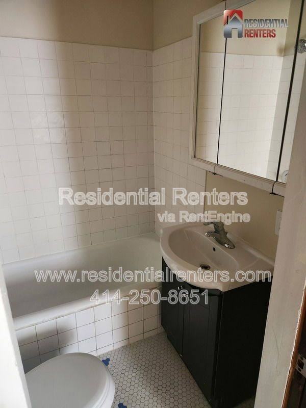 1723 N 22nd St - Photo 3 of 10
