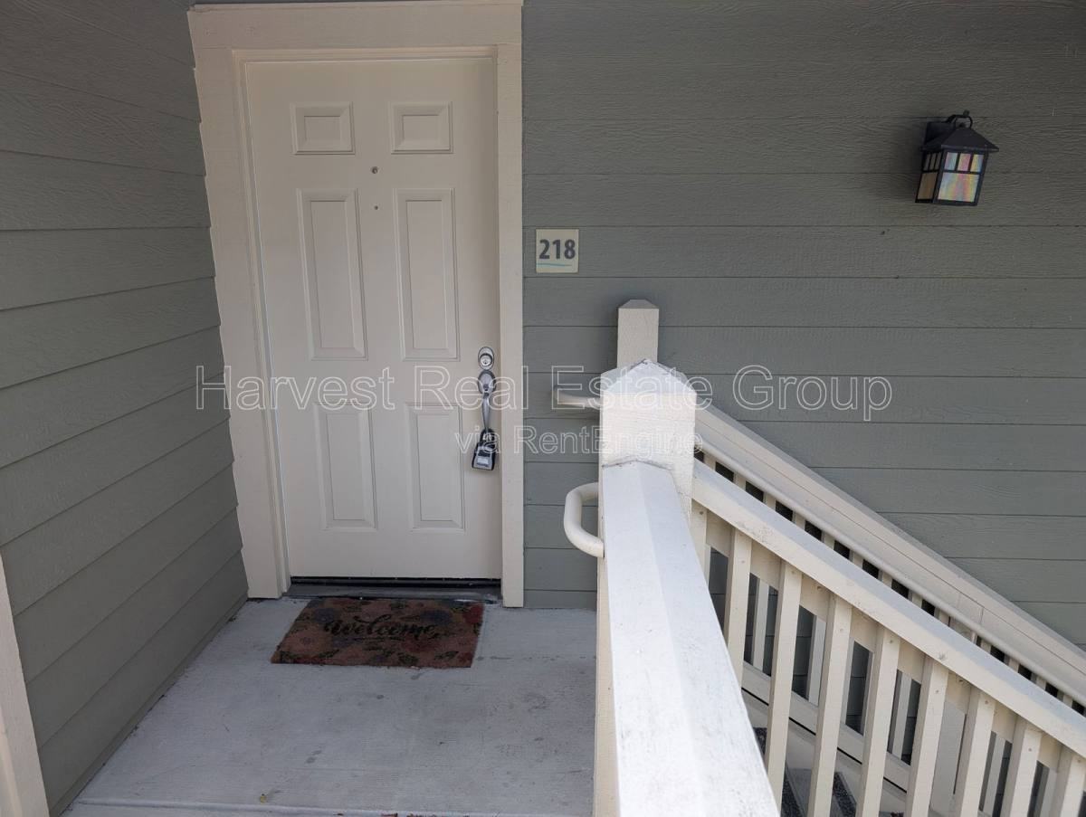 218 Shoreline Ct - Photo 2 of 9