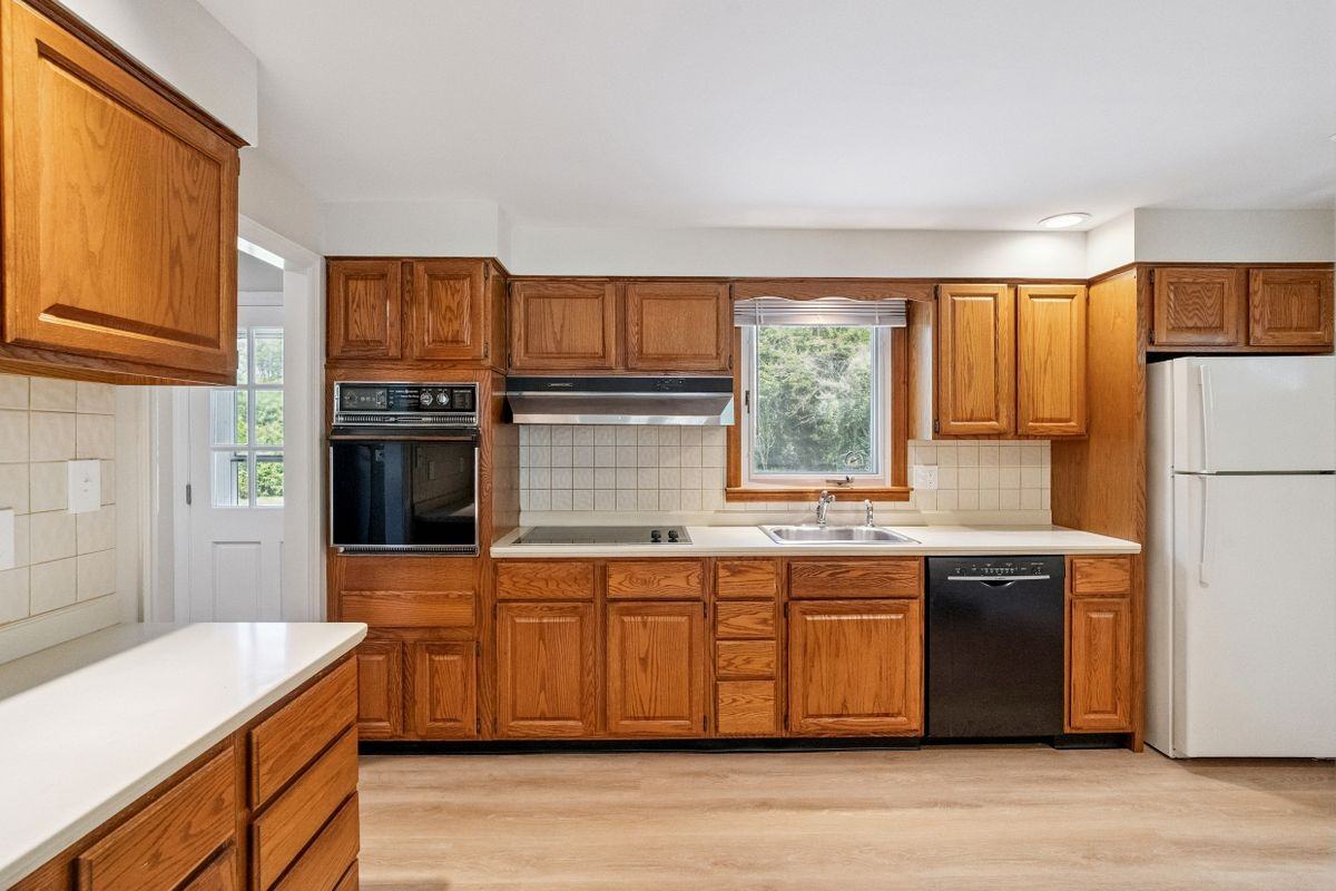 183 Chestnut Neck Rd - Photo 3 of 35