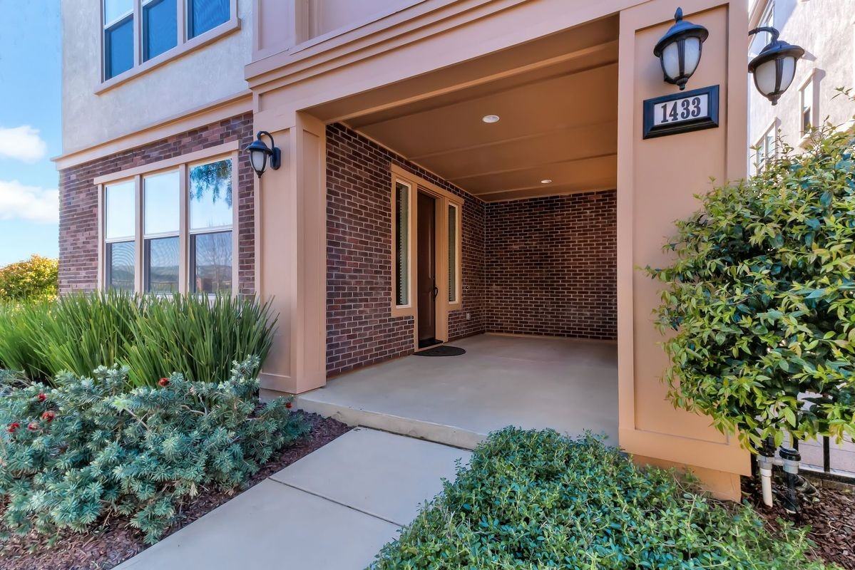 1433 Freeman Ln - Photo 2 of 30