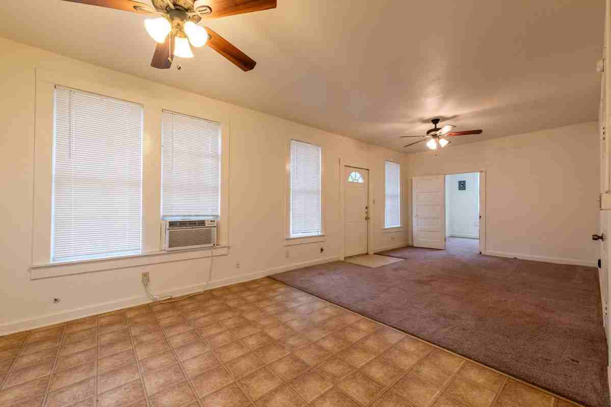 314 E Houston St - Photo 3 of 16