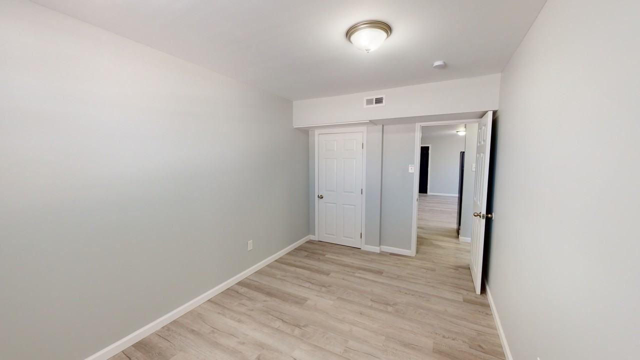 910 Gateway Blvd #D2 - Photo 3 of 8