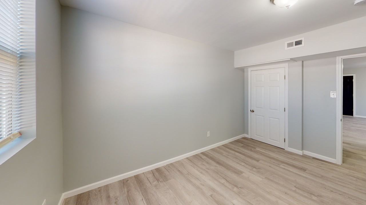 910 Gateway Blvd #D2 - Photo 7 of 8