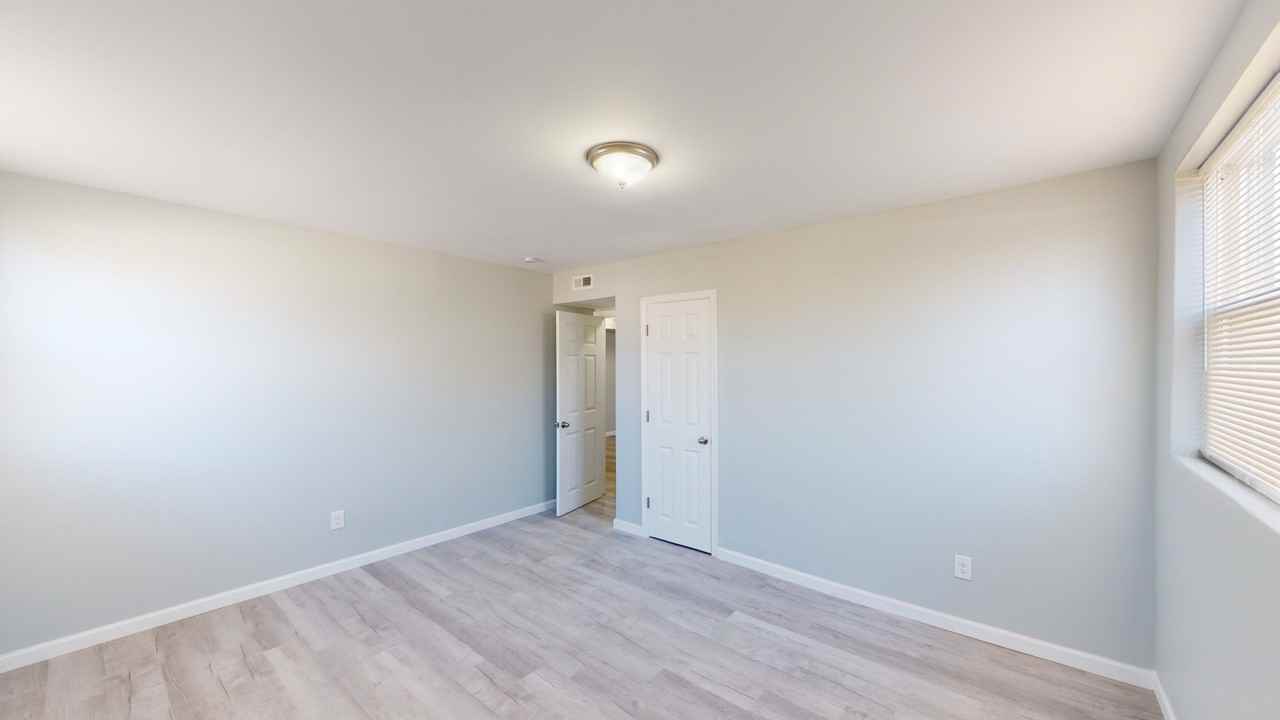 910 Gateway Blvd #D2 - Photo 5 of 8