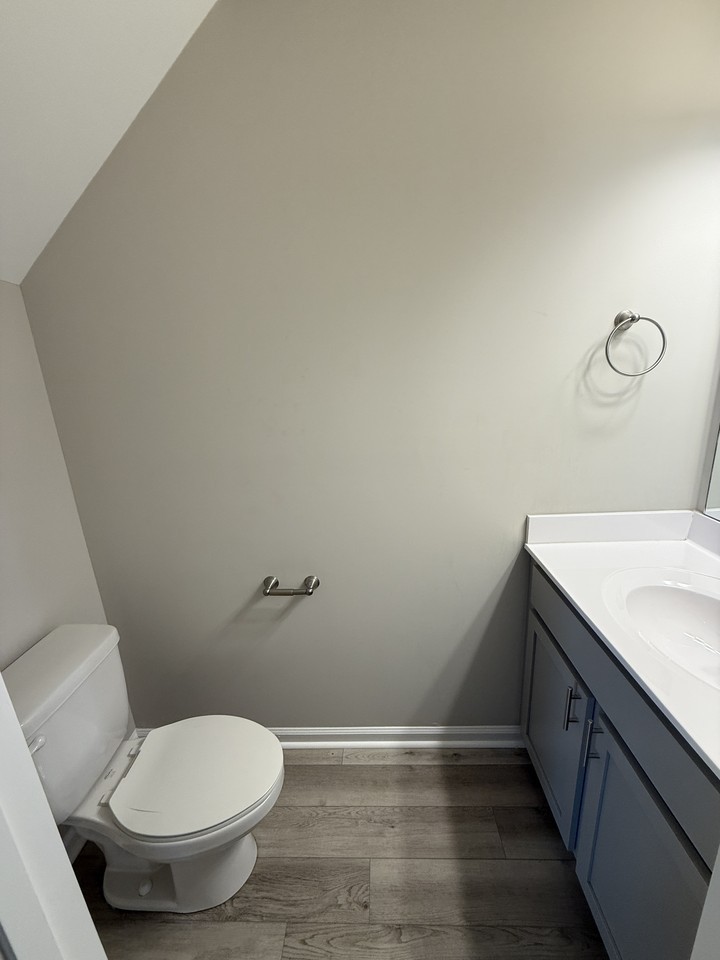 321 S Pointe Dr #A - Photo 6 of 17