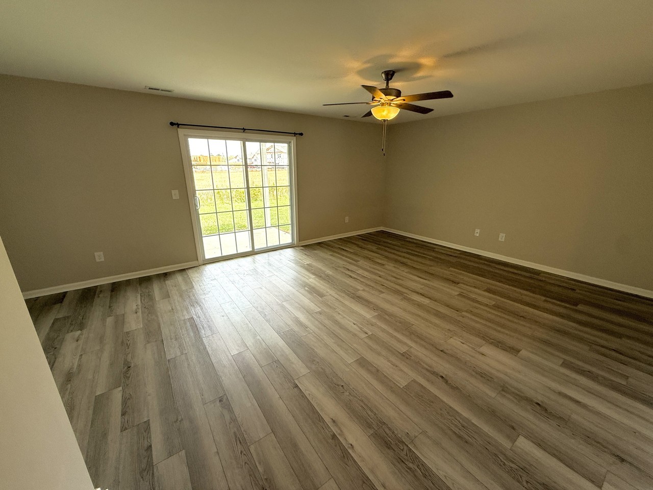 321 S Pointe Dr #A - Photo 7 of 17